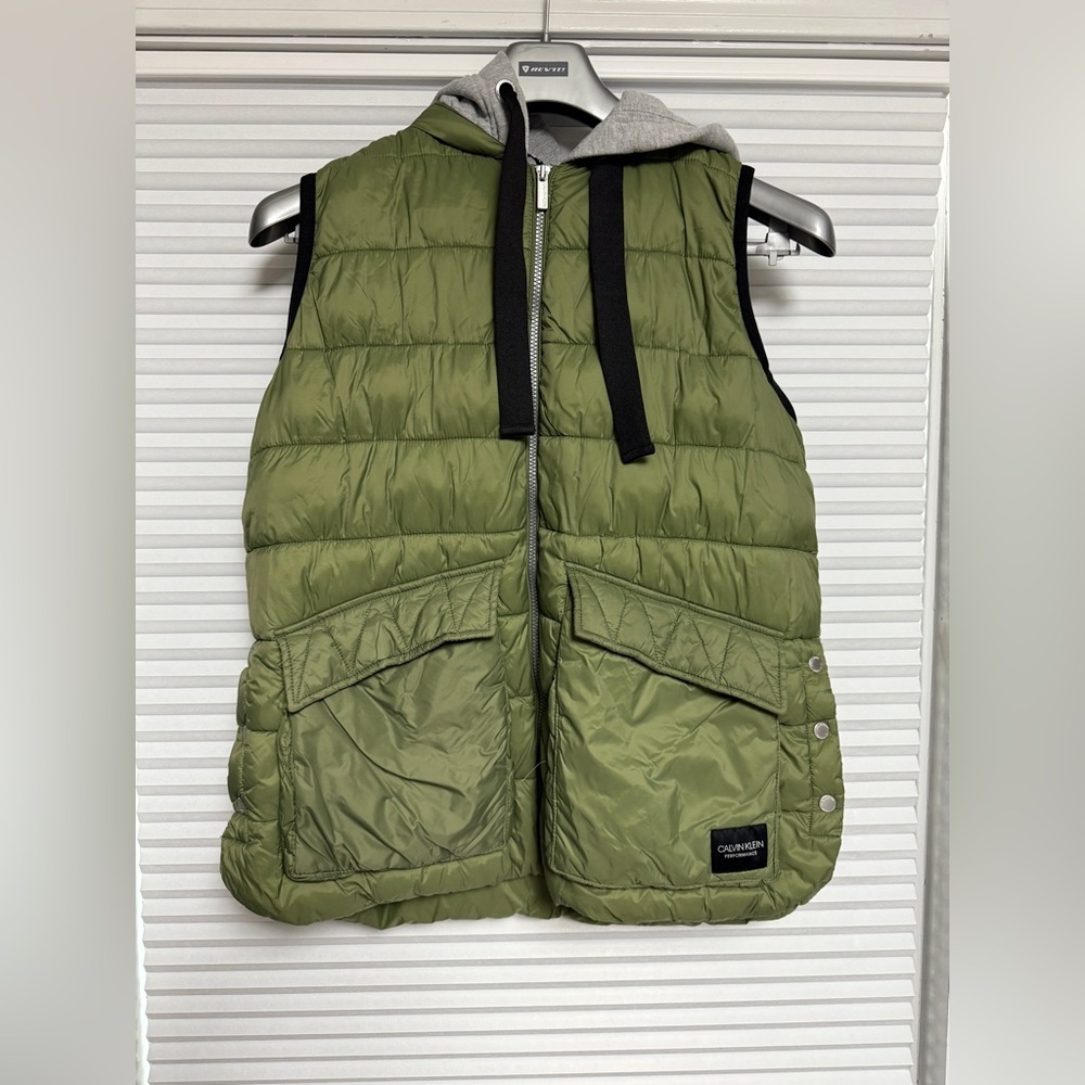 Calvin Klein Performance Repel Hooded Puffer Vest - Picture 4 of 9